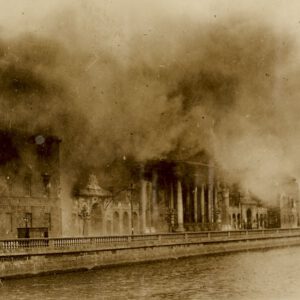 An image of The Four Courts along the River Liffey quayside set on fire